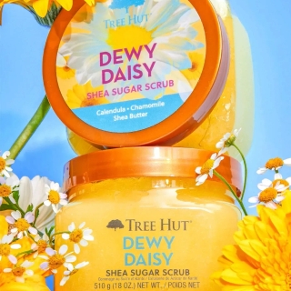 Tree Hut Dewy Daisy Sugar Scrub – скраб для тіла з ароматом полуниці, ромашки та амбри 510 г